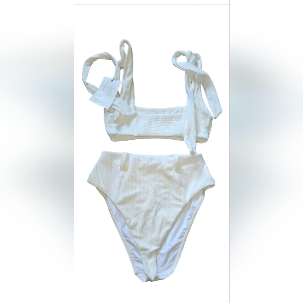 Show Me Your MuMu White Bikini - Picture 4 of 6